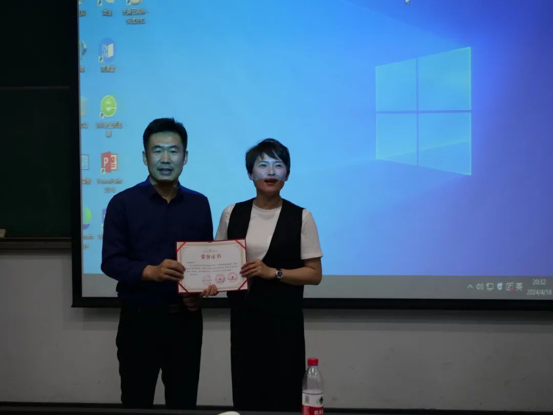 00957d9ad3144e36bb71ec630d7f4cde.jpg 电竞实时数据网