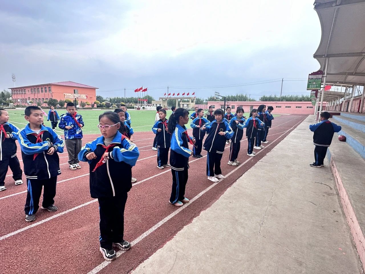 20e6a2da7c384914ba1821b79feac8e4.jpg 电竞实时数据网