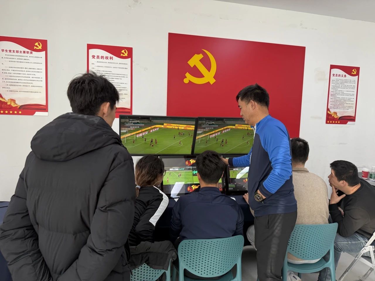 4450a8a9d4f4453480b8056978e40c24.jpg 电竞实时数据网